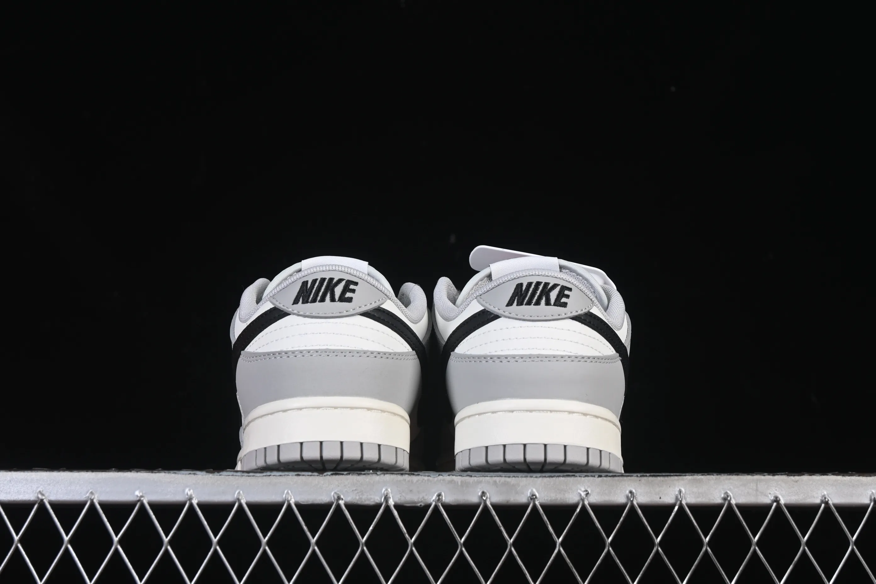 All categories Nk SB Dunk series Nk SB Dunk Low low-top sneakers Nike SB Dunk Low white, black and gray low-top casual sneakers IB3079-101